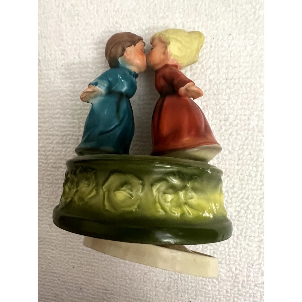 Vintage BERMAN&ANDERSON Boy and Girl Kissing Music Box